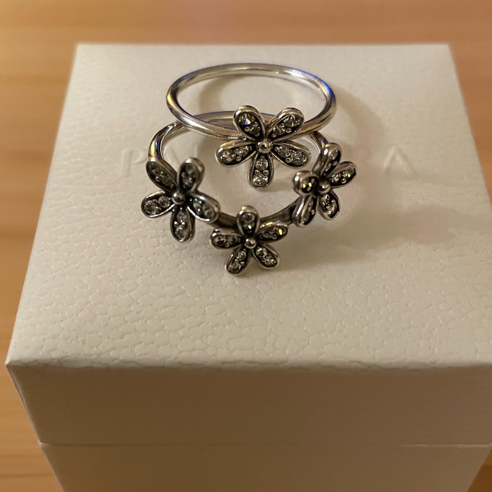 Pandora Dazzling Daises/Daisy Ring, size 6